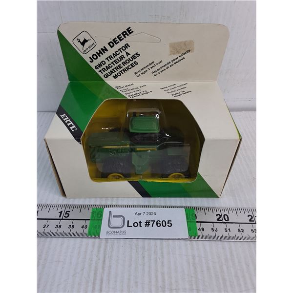 1:64 John Deere 4WD Tractor (NIB)