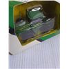 Image 3 : 1:64 John Deere 4WD Tractor (NIB)