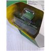 Image 4 : 1:64 John Deere 4WD Tractor (NIB)