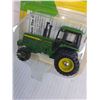 Image 5 : (2) 1:64 John Deere Tractors (NIB)