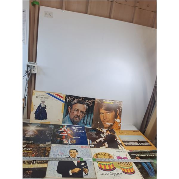 (11) Records-Roger Whittaker, Tom Jones, Living Voices, Floyd Gramer, Guy Lombardo, Misc