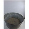 Image 2 : Galvanized Washtub 25"x11" (cannot ship, as is)