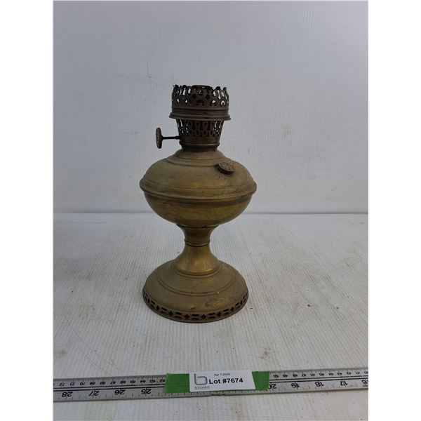 Vintage Brass Aladdin Model 6 Mantle Oil Lamp 12"