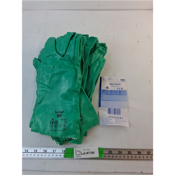 (8) Pairs of Nitrile Work Gloves- Size 9, Appear New