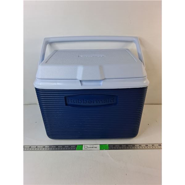 Rubbermaid Cooler/Lunchbox 15.25" x 10.5" x 13" (Not Including Handle)- Appears New, Cannot Ship