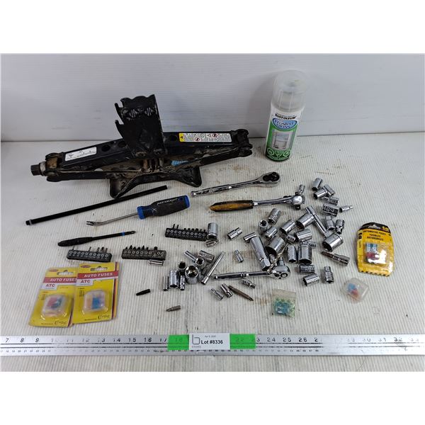 Scissor Car Jack, Rustoleum Frosted Glass Paint, Ratchet Wrenches, Fuses & Sockets