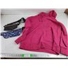 Image 1 : (2)  Waist Bags & Reebok Pink Bunny Hug - Size L
