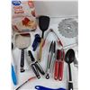 Image 3 : Quick Oats - Expire Nov 2026, Measuring Cups, Strainer, Spatulas, Can Opener, Pizza Cutter, Misc
