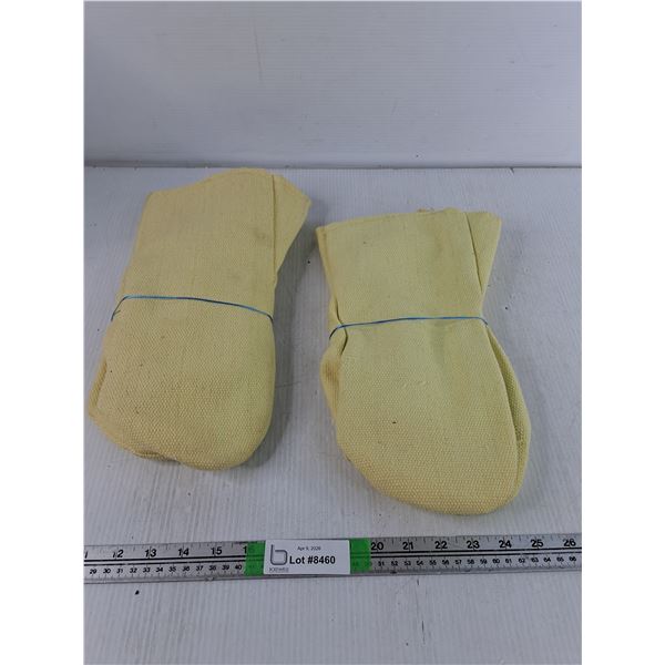 (2) Pairs of Fire Resistent Gloves - Approx Size XL