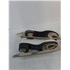 Image 5 : (2) Pairs of Women's Size 5 Leather Figure Skates (Daoust & Lange), 3 Skate Guards