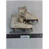 Image 1 : Pair of Child's Leather Figure Skates - 6.5" Boot