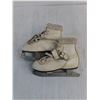 Image 2 : Pair of Child's Leather Figure Skates - 6.5" Boot