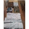 Image 1 : Set of Queen Bed Sheets, 2 Pairs of Pillow Cases, 2 Throw Blankets