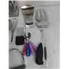 Image 2 : Assorted Kitchen Utensils