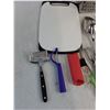 Image 4 : Assorted Kitchen Utensils