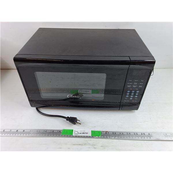 Classic Microwave - Powers On, As Is 18" x 11" x 10" - PICK UP ONLY