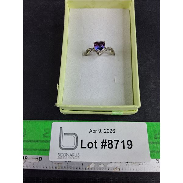 Silver Ring w/Heart Shaped Gradient Stone - Size 8, CANNOT AUTHENTICATE
