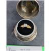 Image 2 : ^Golden Ring w/Diamond-like Stone in Silver-Plated Birks Ring Case - Size 9, CANNOT AUTHENTICATE
