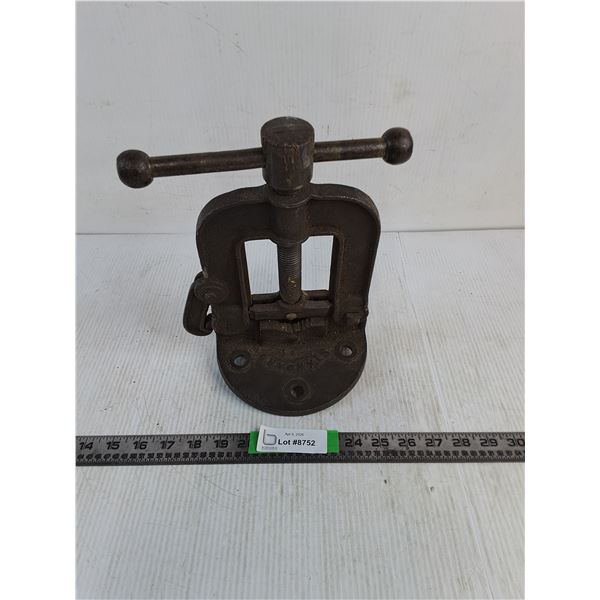 Stand No.1 Erie Iron Works Pipe Vise