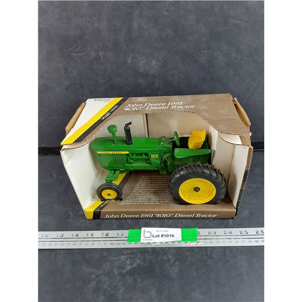 Ertl 1/16 Scale John Deere 1961 4010 Diesel Tractor