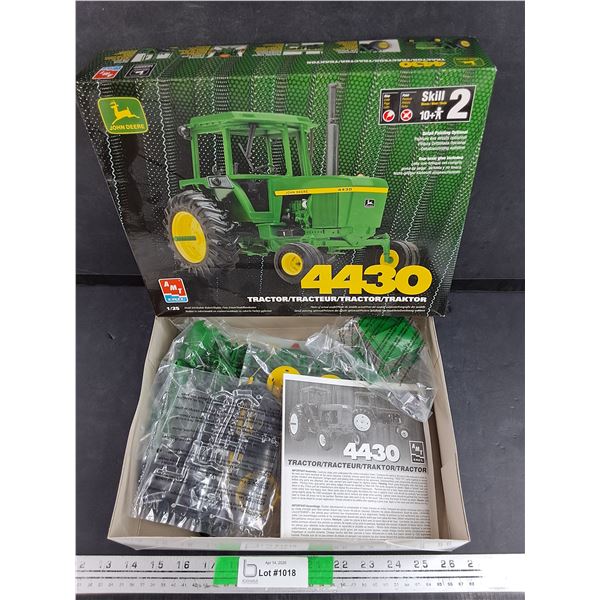 John Deere 4430 Tractor 1/25 Scale Model Kit