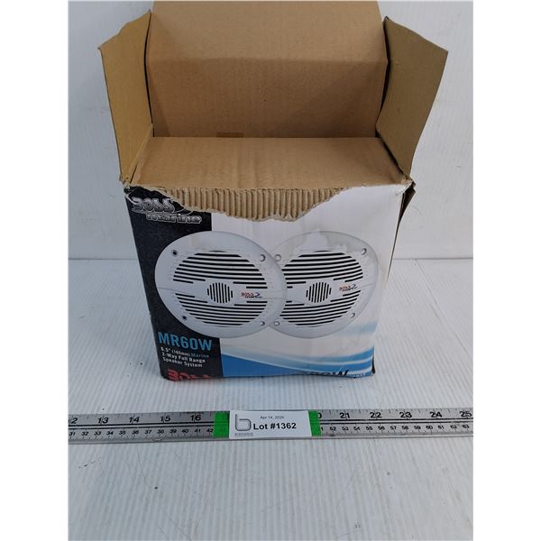 Boss Marine Pair of MR60W Speakers-Damage to Box but they appear new
