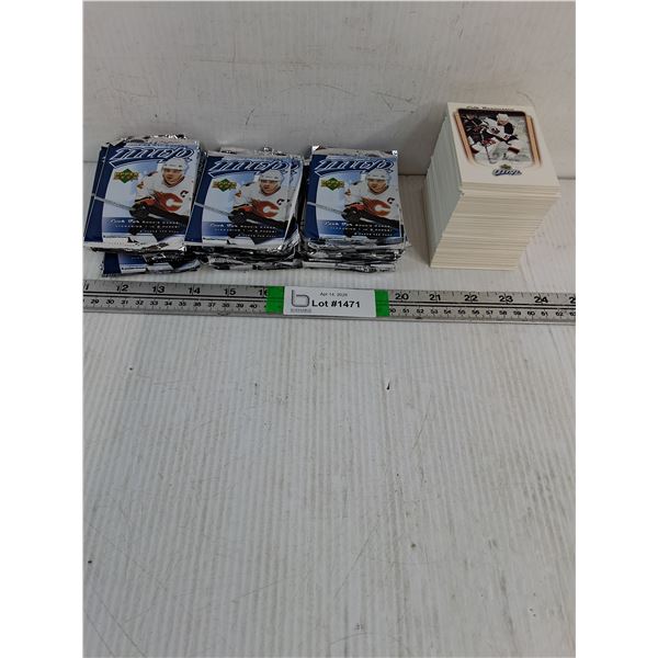 Lot of 2006 MVP Hockey Cards-cannot authenticate-includes (30) opened packages
