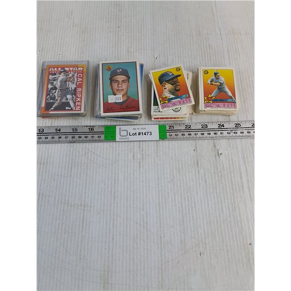 Lot of assorted Baseball Cards and small O-Pee-Chee Cards