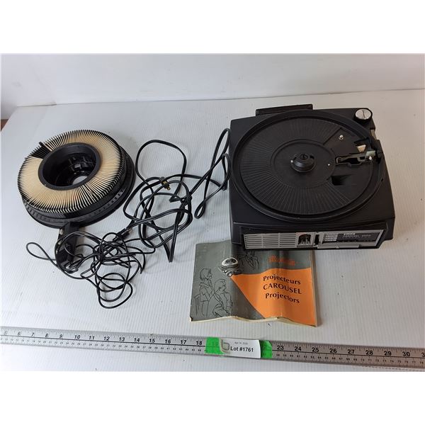 Kodak Carousel Projector- Powers On, PICK UP
