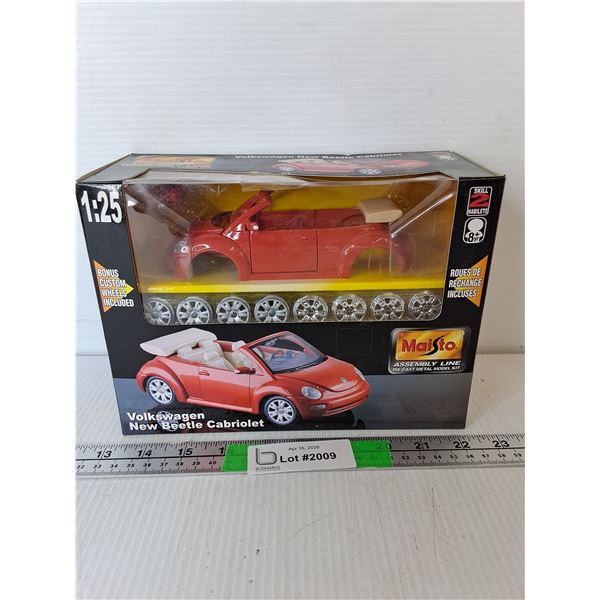 Model Volkswagen Beetle Cabriolet 1:25 Scale, NIB