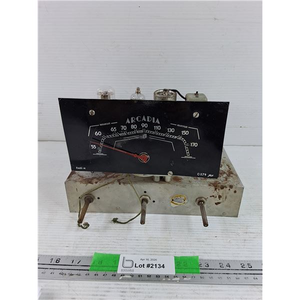 Old Used Arcadia Battery Radio Chassis w/Tubes - As Is