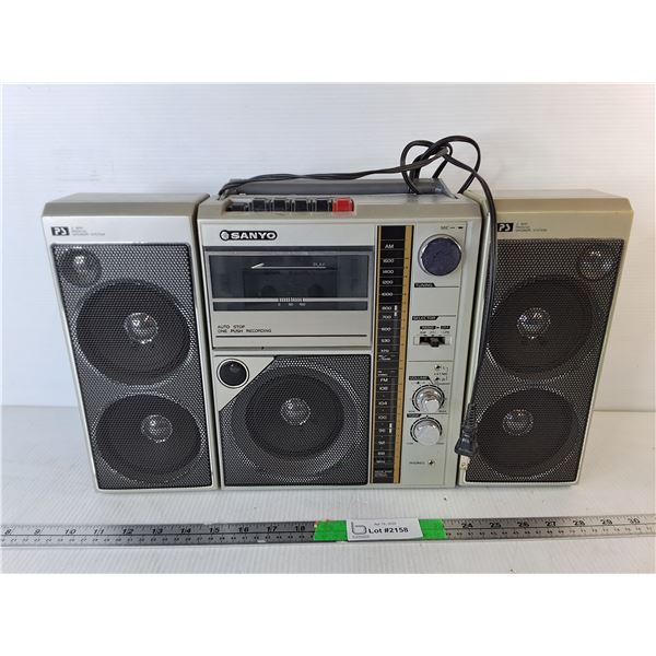 Sanyo Tape Player/Radio- Powers On - PICK UP ONLY