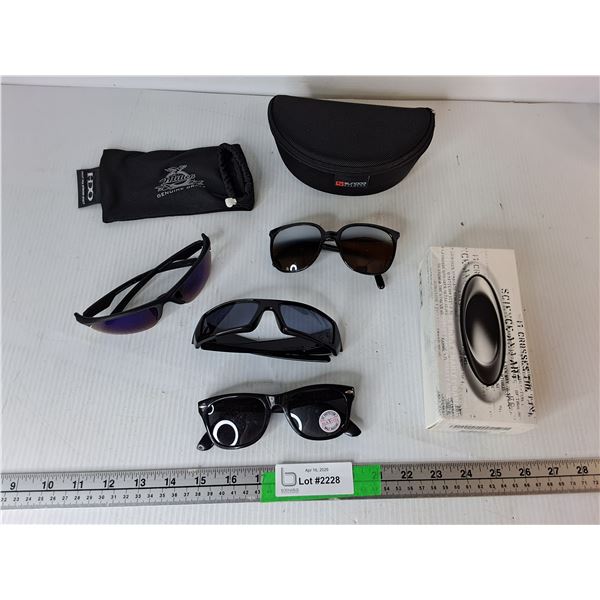 (4) Pairs of Sunglasses & (2) Cases
