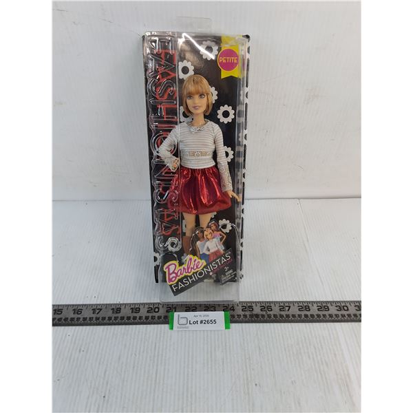 NIB Mattel "Petite Barbie Fashionistas" Action Doll