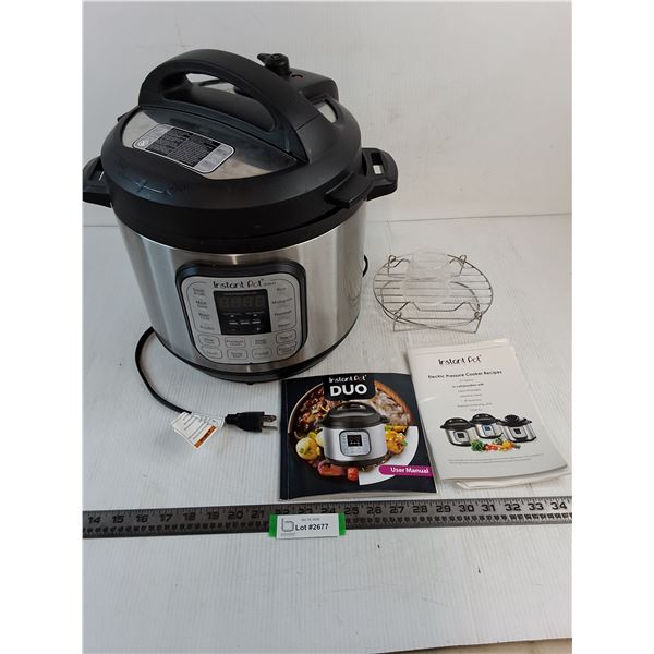 Instant Pot Electric Pressure Cooker w/Accessories & Manuals - Powers On - PICK UP