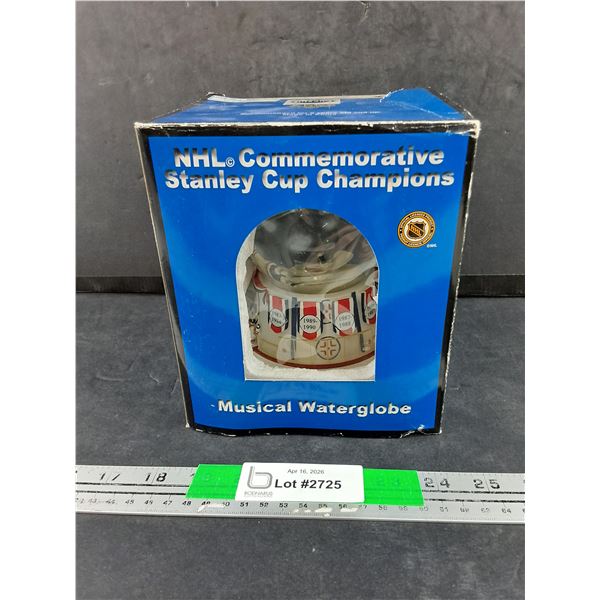 NHL Commemorative Stanley Cup Champions Musical Waterglobe ( inside is broken) -PICK UP