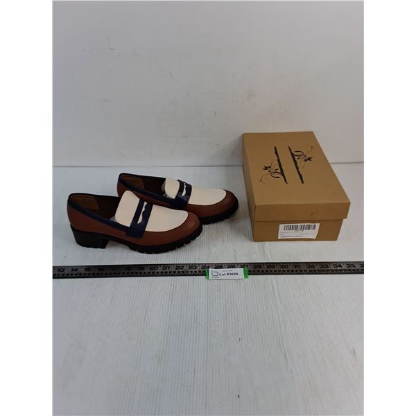 New Pair of Women's Size 40.5 Loafers