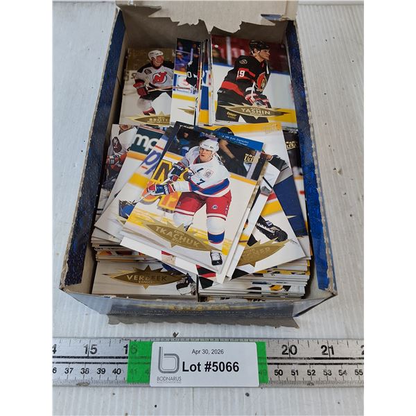 Box of Loose 1995-96 Fleer Ultra Hockey Cards