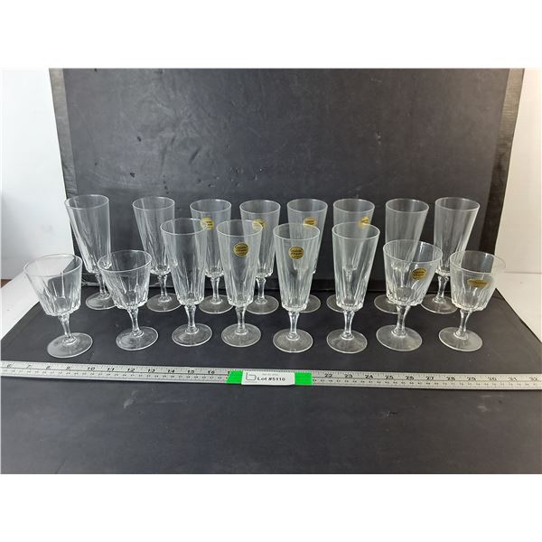 (16) Crystal Wine Glasses - PICK UP