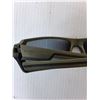 Image 6 : Foster Grant Polarized Sunglasses & Gemstone Pro Wireless Earbuds & Display- NIB