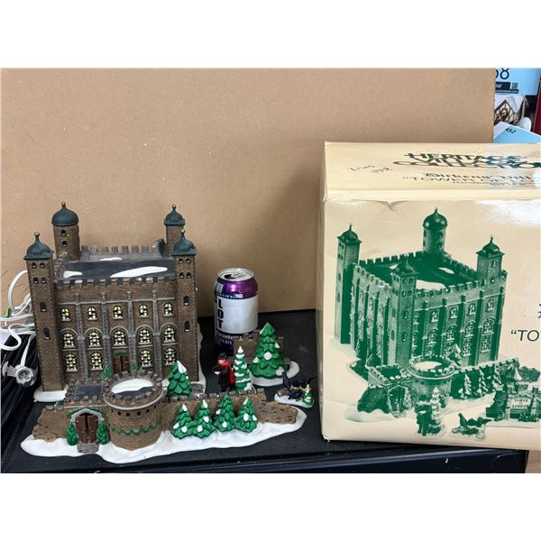 DICKEN'S VILLAGE "TOWER OF LONDON" HISTORICAL LANDMARK SERIES (WITH LIGHT)