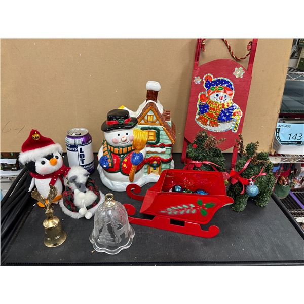 LOT OF ASSORTED CHRISTMAS DECOR