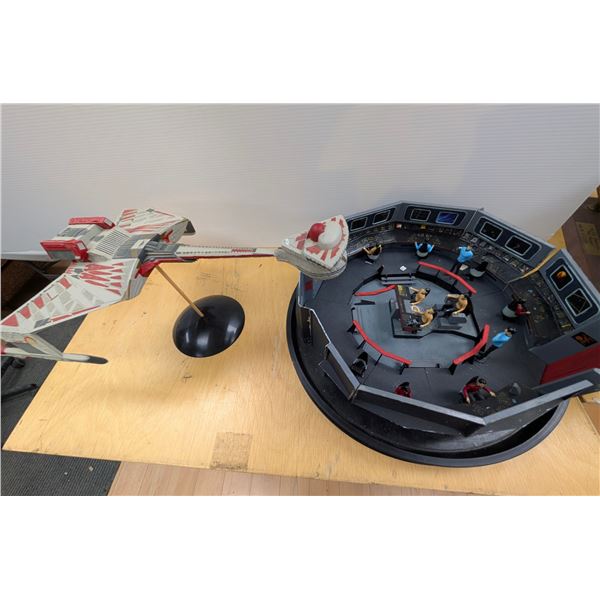 LOT: STAR TREK ENTERPRISE BRIDGE MODEL AND KLINGON BATTLECRUISER KRONOS 1