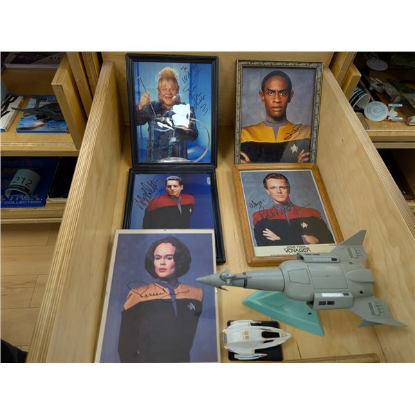 LOT: STAR TREK VOYAGER COLLECTION