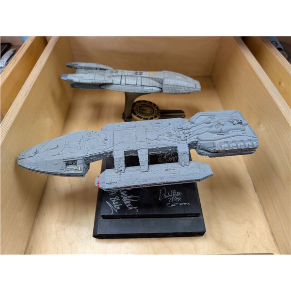 LOT: 2 BATTLESTAR GALACTICA MODELS/COLLECTIBLES
