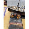 Image 2 : LOT: TITANIC SET
