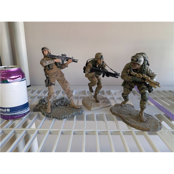 LOT: 3 SOLDIER FIGURINES