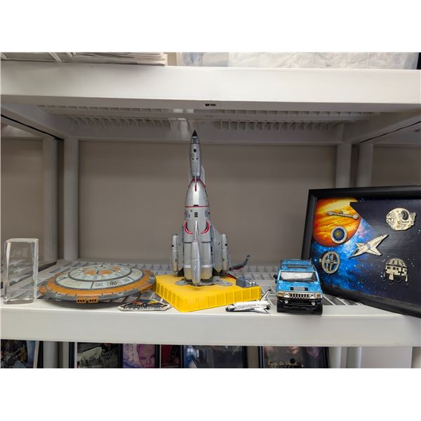LOT: ASSORTED MODELS & KEEPSAKES