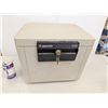 Image 3 : FIREPROOF DOCUMENT SAFE SENTRY 1170