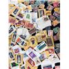 Image 4 : COLLECTION OF VINTAGE POSTAGE STAMPS FROM THE UNITED STATES AND VARIOUS INTERNATIONAL COUNTRIES